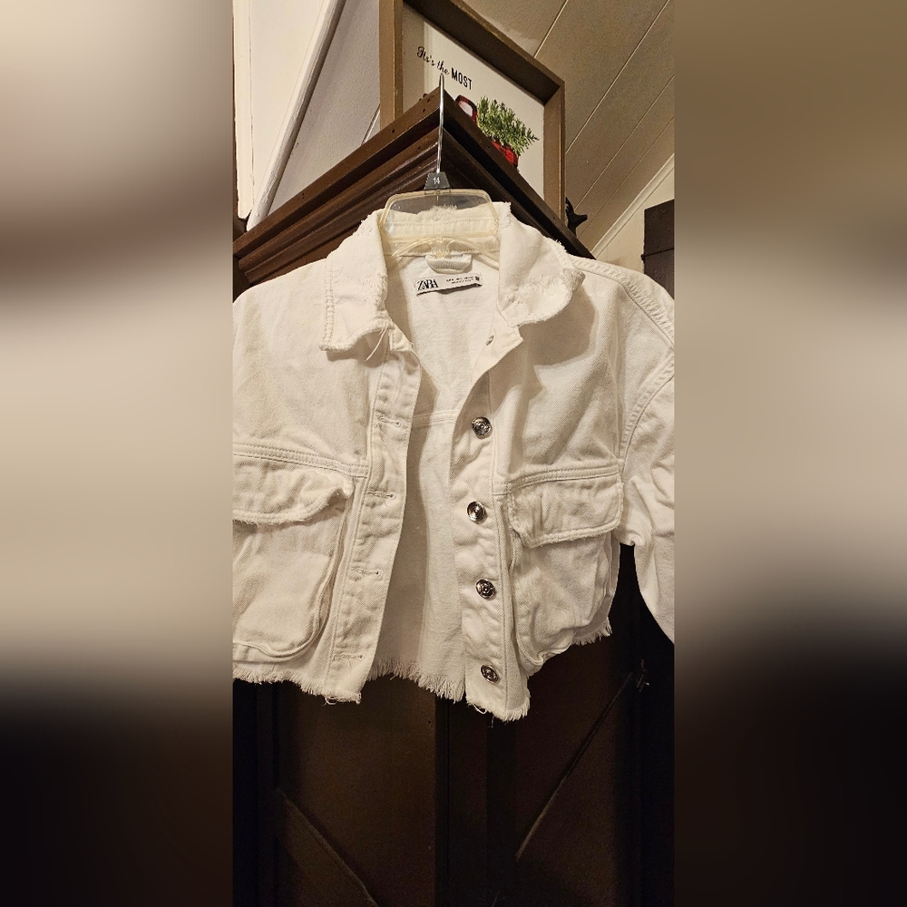 Zara (S) White Distressed Cropped Denim Jacket - Picture 2 of 7